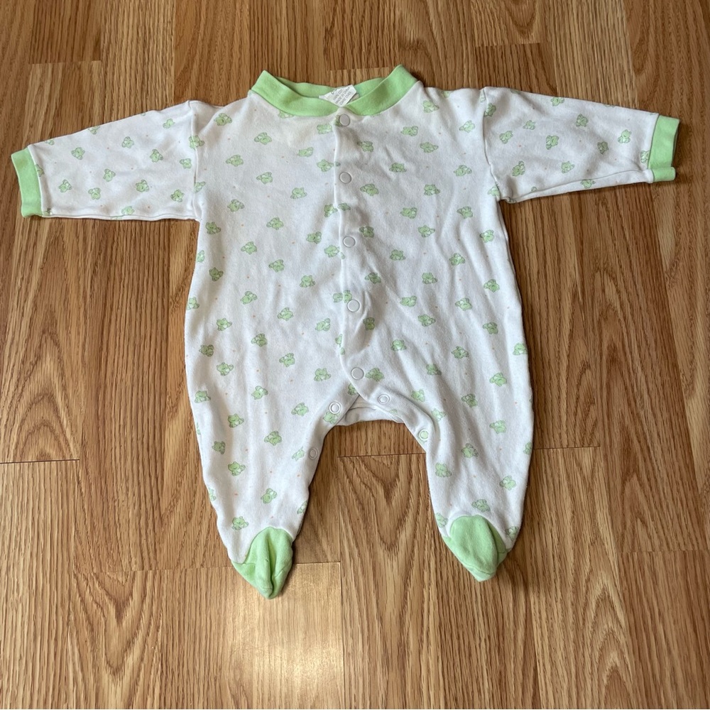 BON BEBE GREEN WHITE FROG GRAPHIC PRINT BABY PAJAMAS SIZE 0/3 MONTHS